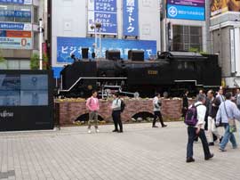 新橋駅前広場のSL機関車